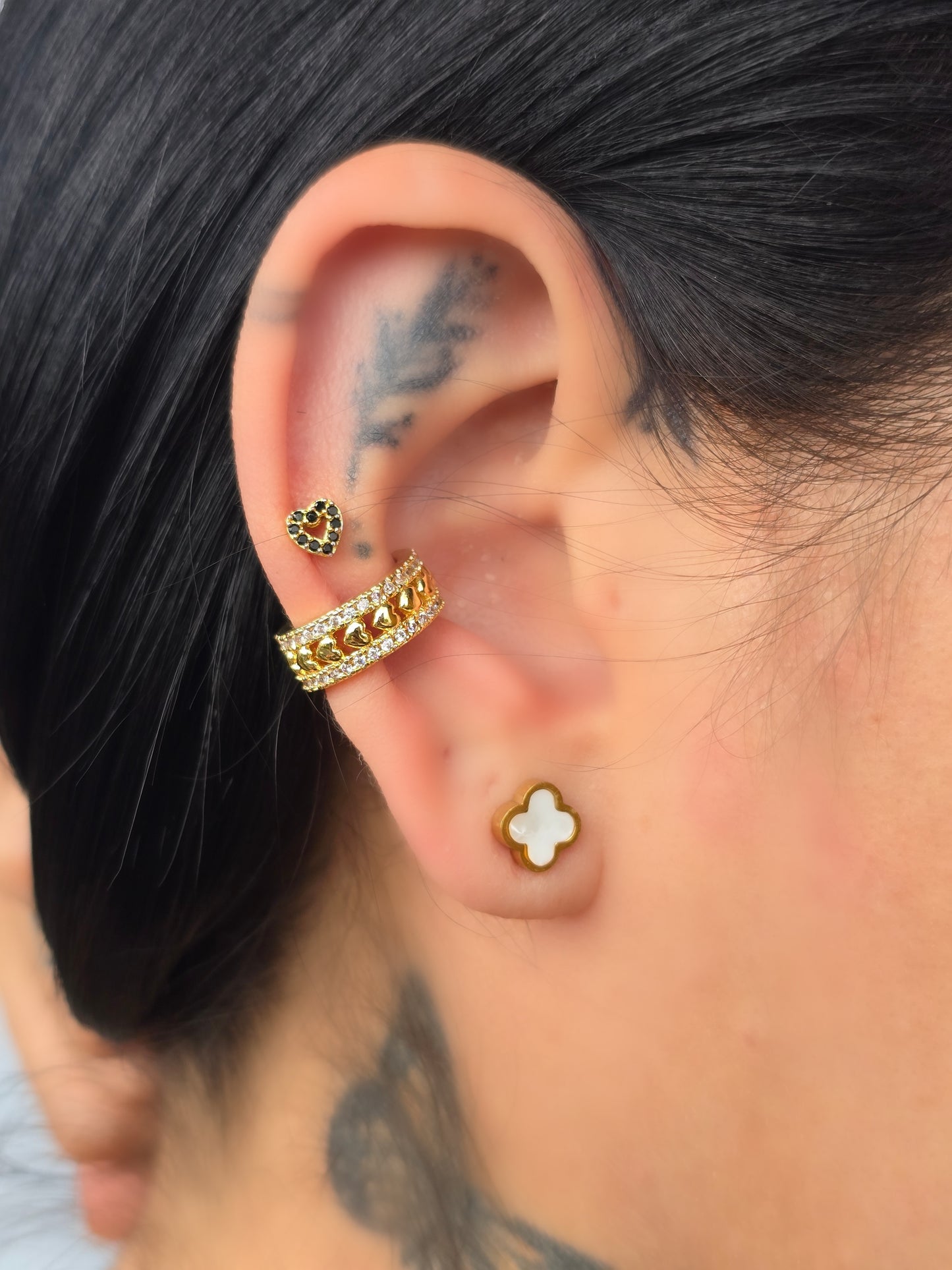 Aretes Trébol Blanco en Oro Laminado Premium
